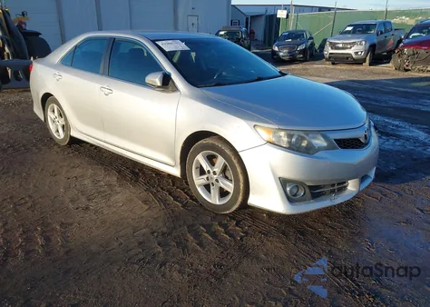 2012 Toyota Camry Se z USA, uszkodzony, nr VIN 4T1BF1FK0CU047124
